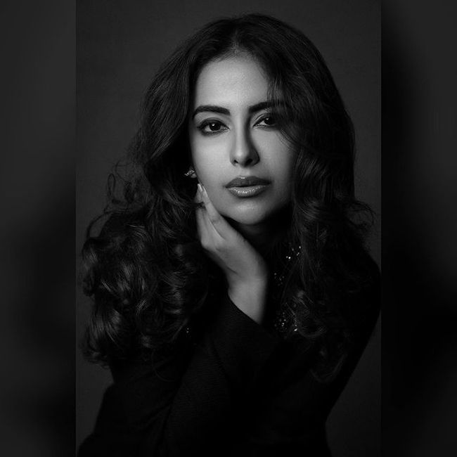 Avika Gor Looking Gorgeous In Black